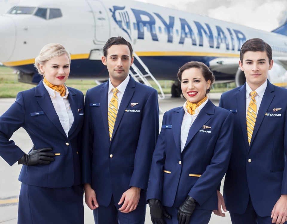 Ryanair vrea să angajeze 2.500 de însoțitori de zbor și recrutează în România