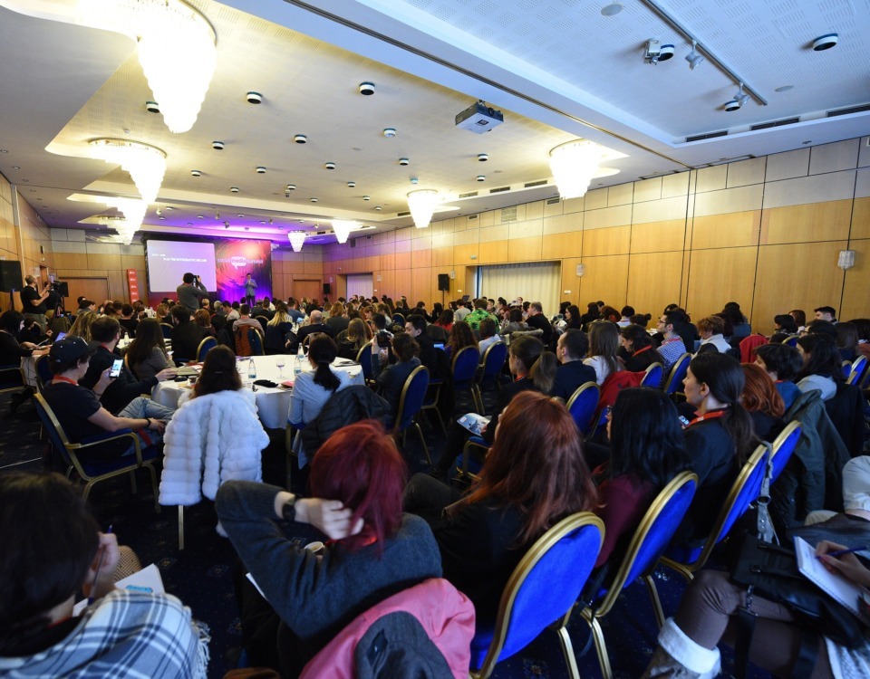 Digital Report se lansează la Social Media Summit Bucureşti