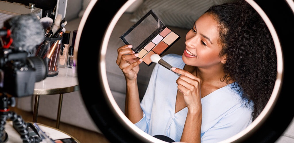 Cum devii Digital Content Creator și cum îți creezi o comunitate?